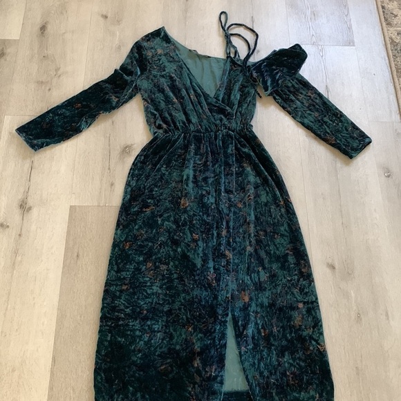 ZARA Asymmetrical Shoulder Crushed Velvet‎ Midi Dress in Emerald size S Holidays - Picture 9 of 16